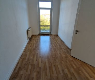 Helle 3-Raum-Wohnung mit Balkon - Photo 1