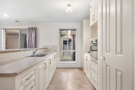 COMFORTABLE 3- BEDRROM HOME FOR RENT IN SEBASTOPOL - Photo 2