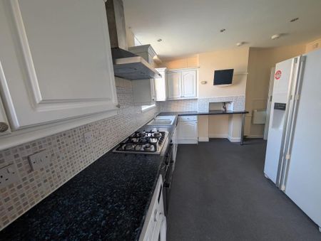 5 bedroom semi-detached house to rent - Photo 4