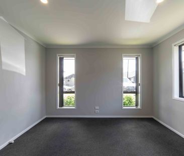 Executive Family Home - Photo 6