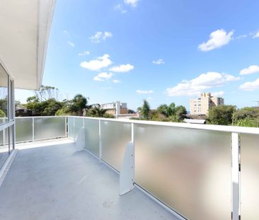 Top Floor With Ocean Glimpses - Photo 3