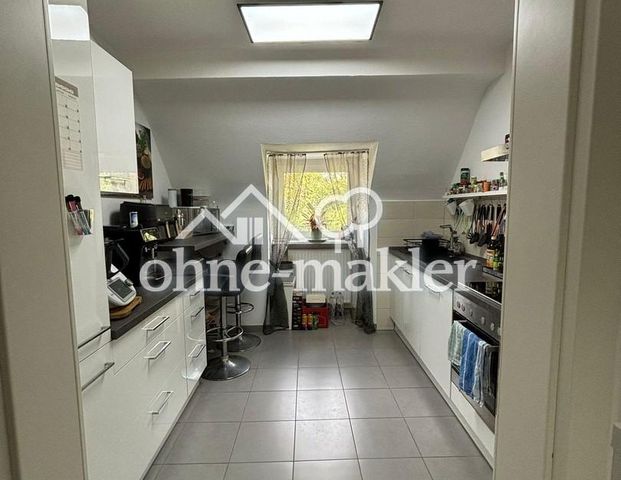 Dachgeschosswohnung in Köln (Holweide) - Photo 1