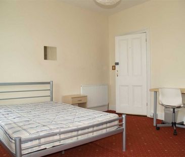 4 Bed - Furzehill Road, Plymouth - Photo 6