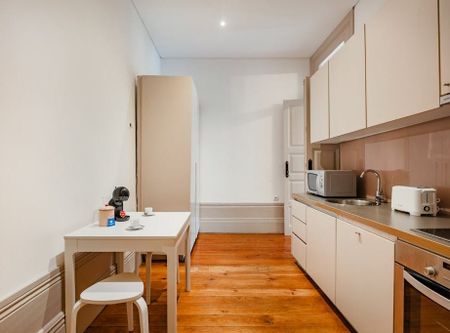 Rua de Álvares Cabral, Porto, Braga 4050-041 - Photo 3