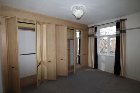 3 bedroom House To Let Total Size: 1217 SQ FT - Photo 4