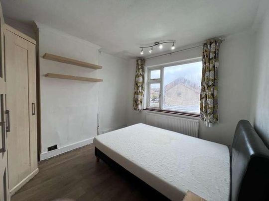 Victoria Road, Edmonton, N9 - Photo 1