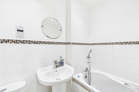 2 bedroom House in Honington Mews, Farnborough - Photo 5