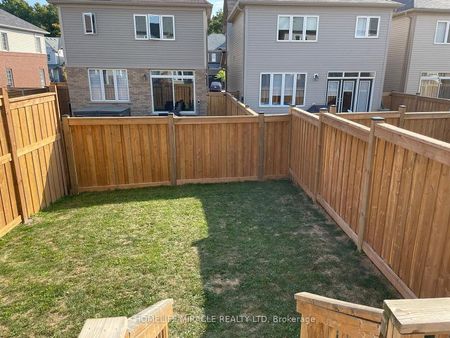 For Lease - 327 Pumpkin Pass, Hamilton, Ontario - Photo 4