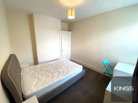 4 bedroom terraced house to rent - Photo 3