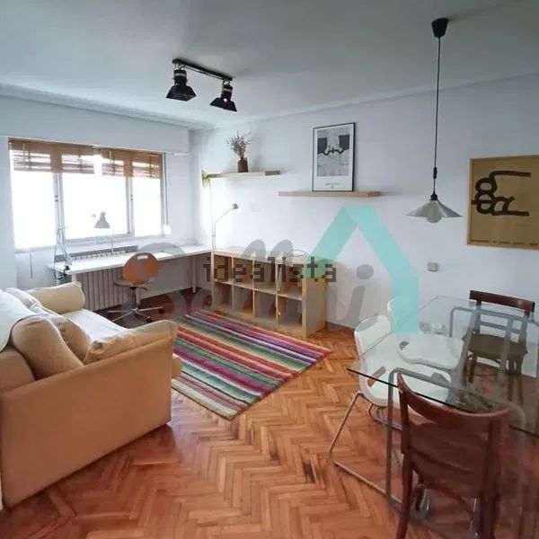 Alquiler de piso en Calle Cardenal Cienfuegos - Photo 1