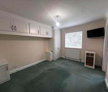 Larchmoor Park, Gerrards Cross Road, Slough, SL2 - Photo 3