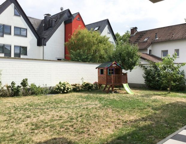 Schöne, moderne 4,5 Zimmer Wohnung mit Einbauküche, Terrasse, großen Garten in Wiesbaden-Dotzheim - Foto 1