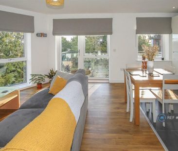 2 bedroom flat to rent - Photo 2