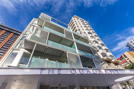 One-Bedroom Apartment in the Prestigious Quadrant - Photo 5