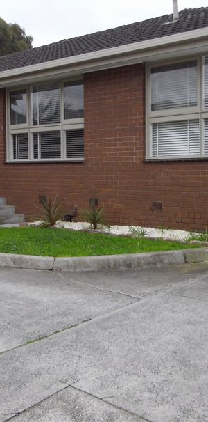 2-bedroom unit - Heart of Hadfield! - Photo 2