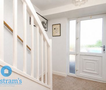 3 bed Flat for Rent - Photo 2