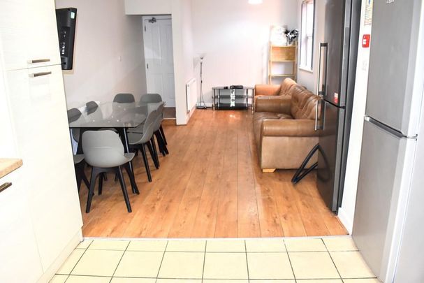 7 bedroom terraced house to rent - Photo 1