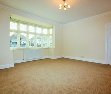5 bedroom detached house to rent - Photo 2