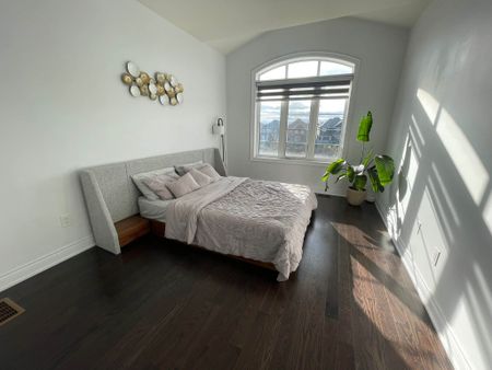 Four bedroom Brampton - Photo 3
