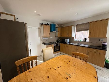 1 bedroom in a house share to rent - Photo 5