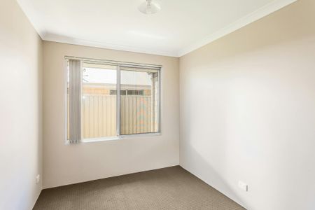 BEST KEPT SECRET IN SECRET HARBOUR ! - Photo 5