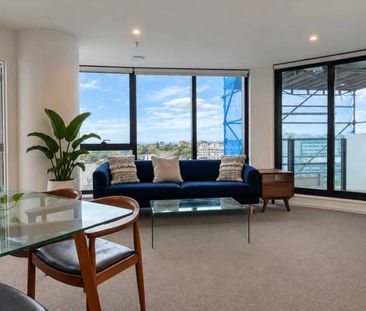 Modern Two Bedroom - Furnished with Stunning City Views - Photo 2