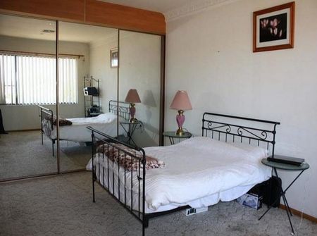 Spacious 4 Bedroom Home - Photo 2