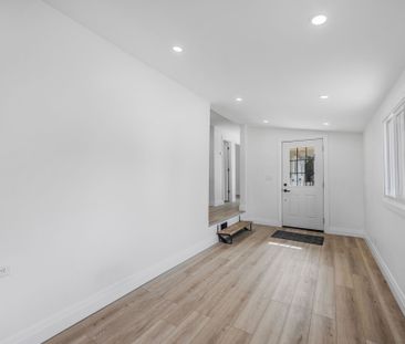 For Lease - 338 Old Mosley Street Unit# Unit 2, Wasaga Beach, Ontario - Photo 4