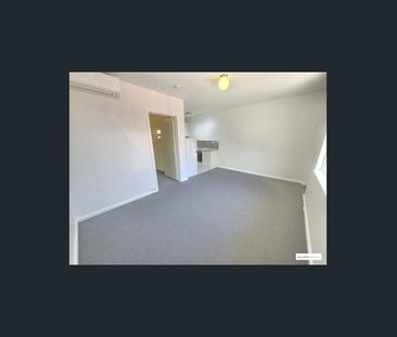 Great and Bright 1 bed apartment in Glen Iris - Photo 1