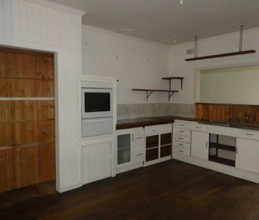 3 BEDROOM FAMILY HOME - Photo 6