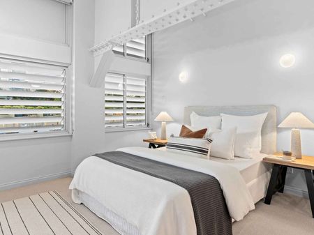 Tightly Held City Side Retreat in Resort Style Finger Wharf - Photo 3
