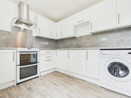 Flat to rent on - Photo 4