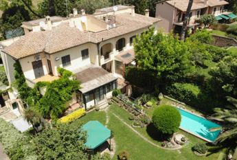 Appia Antica: Luxurious, fully furnished Villa with 5 Bedrooms, 5 baths, large private garden and swimming pool. Beautiful home is lush green setting close to the center. # 651