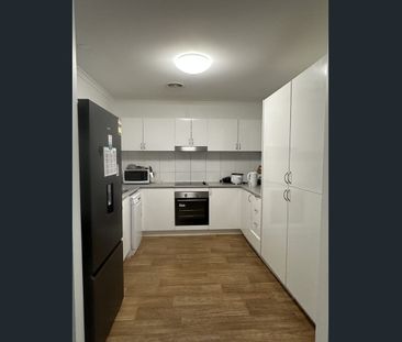 PRIVATE ROOM WITH AIR CONDITIONING - PERFECT FOR STUDENTS CLOSE TO ... - Photo 1