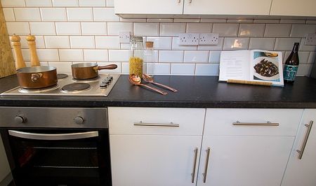 Beautiful 5-Bedroom Student House in Sheffield - Photo 4