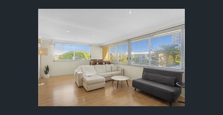 Absolute Beachfront Living - Unfurnished - Photo 2