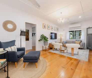 Charming Renovated Cottage in Prime Location - Photo 4