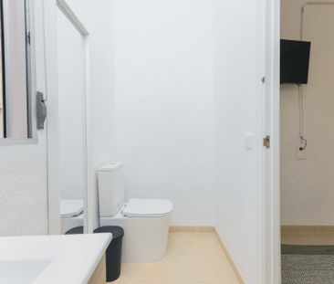 Double room with balcony in Valencia - Photo 4