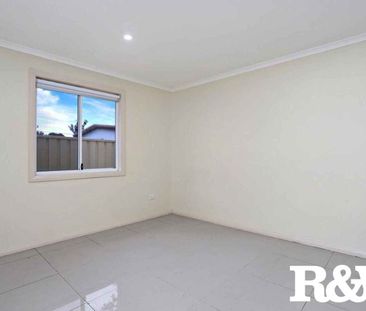 Modern Granny-Flat with Spacious Backyard - Photo 2