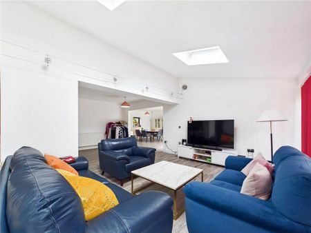 4 bedroom detached house to rent - Photo 3