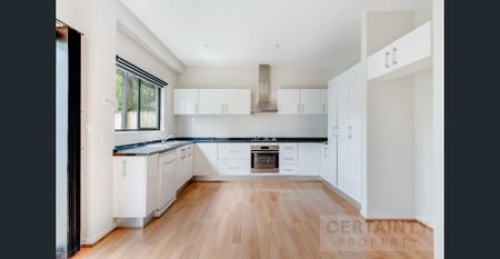 Spacious 3 Bedroom Home in Altona North – Stylish, Comfortable & Convenient - Photo 5