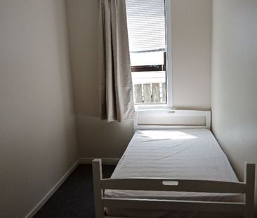 PETONE LIVING - Photo 2