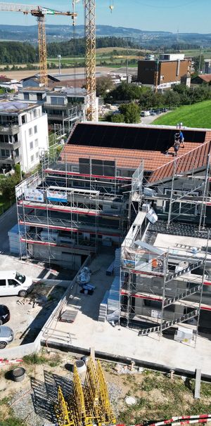 "Erstvermietung grosszügige 4.5-Zimmer-Gartenwohnung an bevorzugter Hanglage" - Photo 2