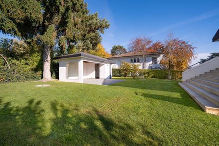 Un bien d'exception alliant confort, modernité, espaces généreux et vue lac - Photo 3