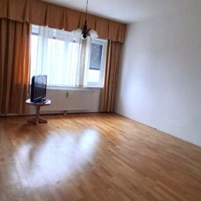 Gepflegte 2 Zimmer Wohnung mit Balkon in zentrumsnaher, ruhiger Grünlage - Photo 1