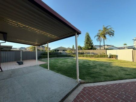 Three Bedroom Home with Ducted Air Conditioning and Double Garage - Photo 3