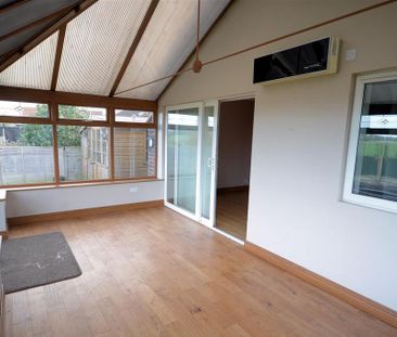 4 bedroom semi-detached bungalow to rent - Photo 1