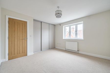 4 bedroom end of terrace house to rent - Photo 5