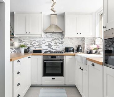 Spacious, modern Townhouse - Photo 5