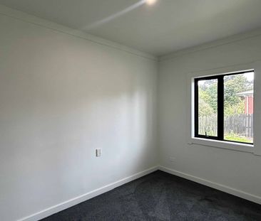 Freshly Renovated 2-Bedroom Unit - Power & Water Included - Photo 2